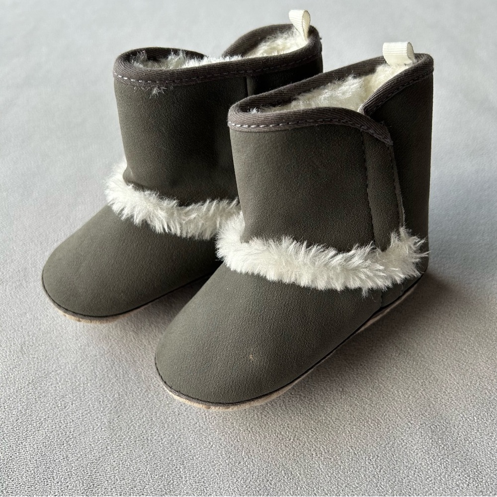 Old Navy ~ Cozy Boots Faux Fur Lined~ Baby Size 18-24 Months